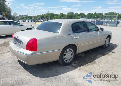 2008 Lincoln Town Car Signature Limited from USA, damaged, VIN 2LNHM82W68X650032